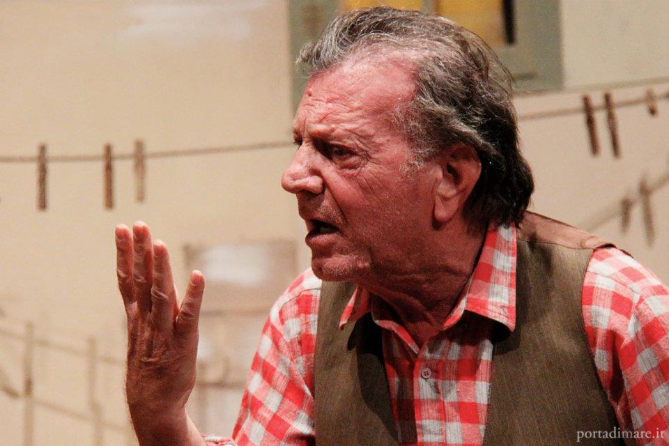 Gregorio Caputo in una scena dell'Occa ti la gente (2012) 409553 252046958198145 245394314 n